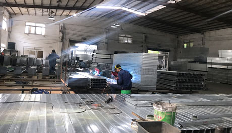 深圳大通建材，引領施工工地圍擋新市場，鋼圍擋、pvc圍擋生產銷售廠家。